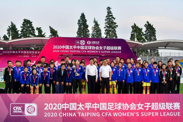央视中秋晚会总结：几位艺人表现杰出，唯她遭遇批评